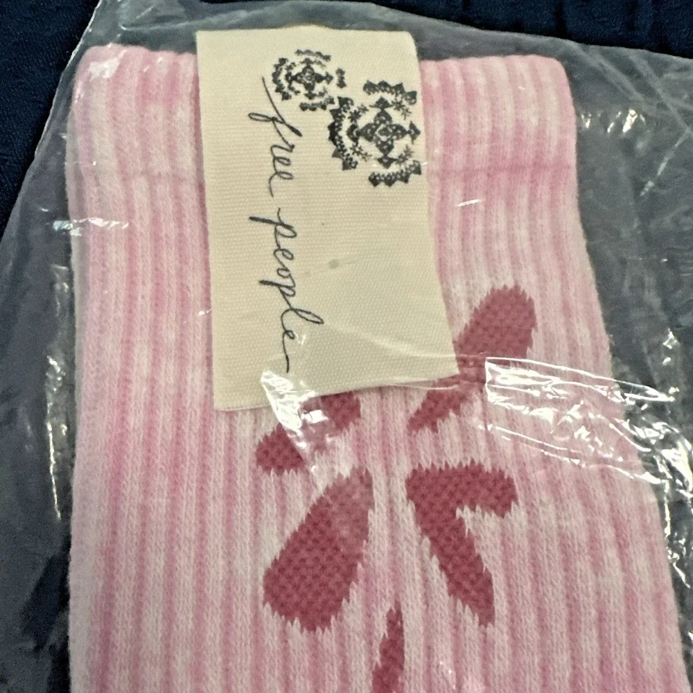 Free People Size All Lot Of Two Pairs Floral Sky Socks Tie-dye Pink & Lavender